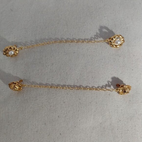 Vintage set of two gold tone sweater clips. - Picture 1 of 3